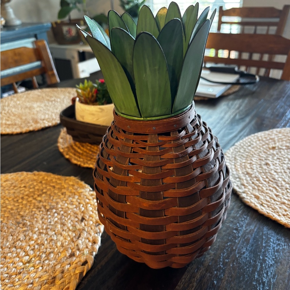 Longaberger pineapple basket   Collectors club